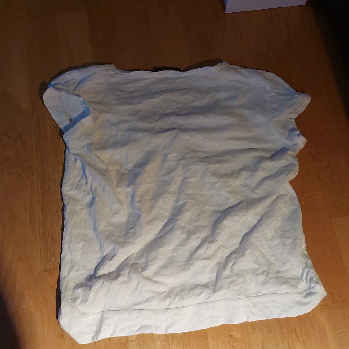 Ännu en tröja jag inte vill ha och som inte heller är min stil. Kontakta vid frågor och tar bara swish.  - 90