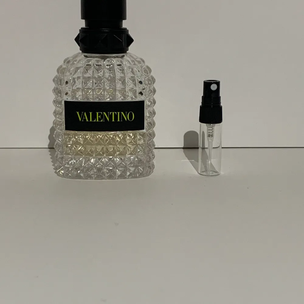 Säljer samples av denna parfym. OBS: 1ml motsvarar ca 15 spray. Kom dm för ytterligare frågor.. Övrigt.