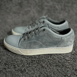 Lanvin skor  - Lanvins skor i den sjukt sällsynta färgen ljusblå. Fint skick, endast använda några gånger. Storlek 6 passar 41-42. Nypris 4299kr, köp för endast 2399kr.