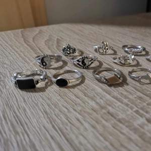 Silver ringar, gjort av silver & koppar. Kontakta mig vid frågor angående storleken. 20kr/st, vid köp av fler 15kr/st. Köparen står för frakten.