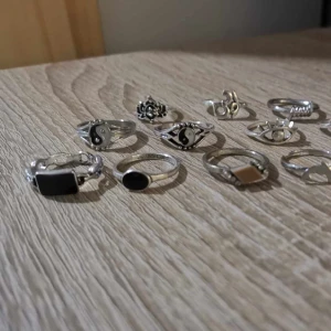 Ringar - Silver ringar, gjort av silver & koppar. Kontakta mig vid frågor angående storleken. 20kr/st, vid köp av fler 15kr/st. Köparen står för frakten.