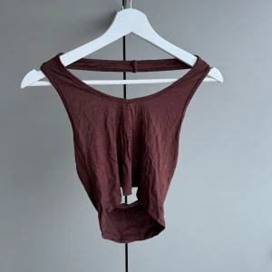 Topp - M - Topp i storlek M säljs för 40kr, aldrig använd