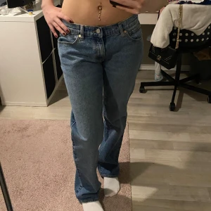 Abrand jeans 28/30 straight  - Säljer mina Abrand Jeans i storlek 28/30 då de är för stora och inte kommer till användning. Använda 1 gång. Nypris: 999kr
