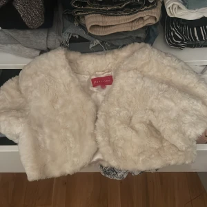 Päls bolero - Säljs eftersom det är inte min stil