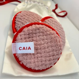 Puffar Caia - Tre puffar från Caia cosmetics som är Limited Edition, går ej att köpa längre!! Säljer pga att jag rensar! Såklart helt nya och inte provade💞