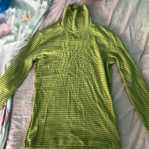 Tröja - Tröjan som inte kommer till användning, fortfarande i fint skick!🌸