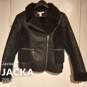 Jacka - Trendig jacka passar perfekt till våren