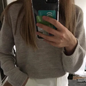 Tröja  - Tröja från NAKD i storlek M, liten i storleken är den. Kroppad ska den vara 