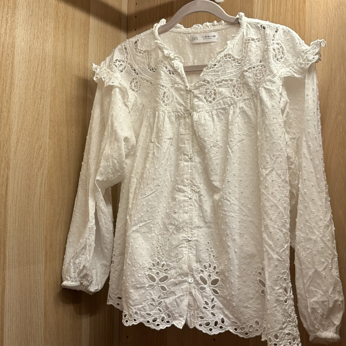 Säljer denna jätte fina blusen från zara