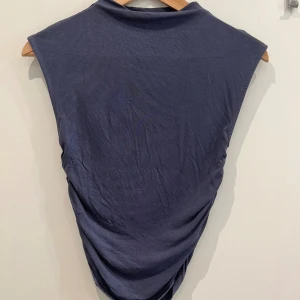 Topp  - Gott skick. Sitter så fint på! 