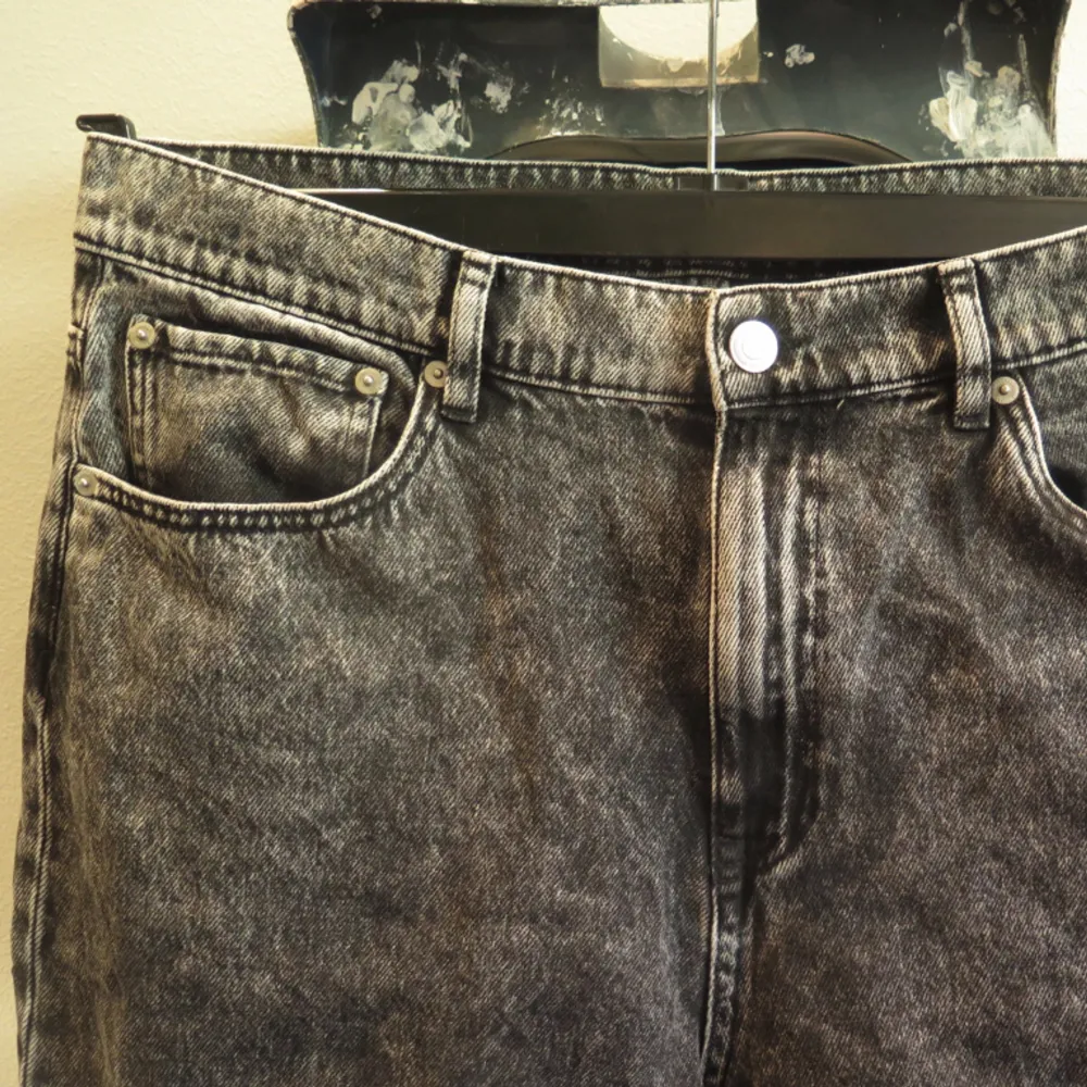 Nya melerade jeans från Lindex, endast testade ett fåtal gånger. I väldigt gott skick.  100% bomull  Vill du ha fler bilder skickar jag gärna det! . Jeans & Byxor.