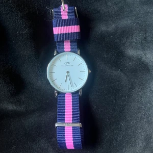 Daniel Wellington - Säljer min fina Daniel Wellington klocka, då jag inte använder den längre. 