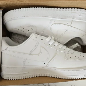 Nike airforce  - Helt nya ! 10/10 ny skick! Crease medföljer vid snabbaffär. Pris kan diskuteras 