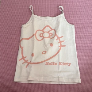 Hello Kitty crop top - I bra skick, vet inte storleken men skulle säga xxs 
