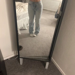 Zara jeans - Skit snygga utan defekter små i storleken