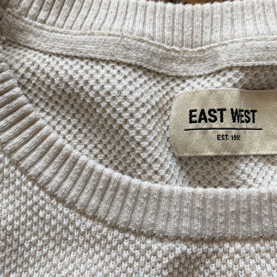  stickad tröja från East West - 90