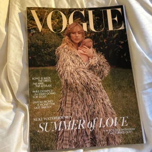 Vogue - [FINNS BARA I ENGLAND] vogue tidning från England augusti 2024