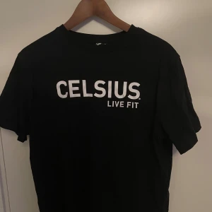 Celsius t shirt - Säljer nu denna super snygga celsius tröja som är sprillans ny, vann på en giveaway. Storlek M. Pris går att diskutera vid snabb affär. 
