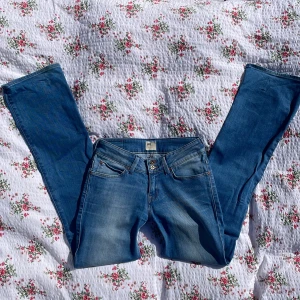 Lee low waist bootcut jeans - Jätte söta Lee jeans, är dock  för långa för mig. 💕 W25 L31 Modell : Joliet