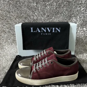 Lanvin skor  - Tjenare, säljer nu mina lanvin skor som är i riktigt bra skick och har inga skador eller defekter, nypris på dessa ligger på 4999 kr    Mitt pris 1900 kr  Kontakta för fler frågor eller bilder