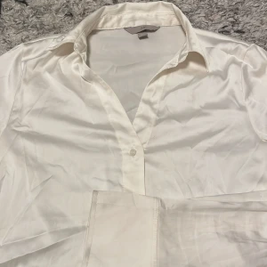 Satin blus - Jätte fin satin blus från h&m i bra skick