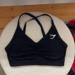 Svart sport bh från Gymshark i storlek xs