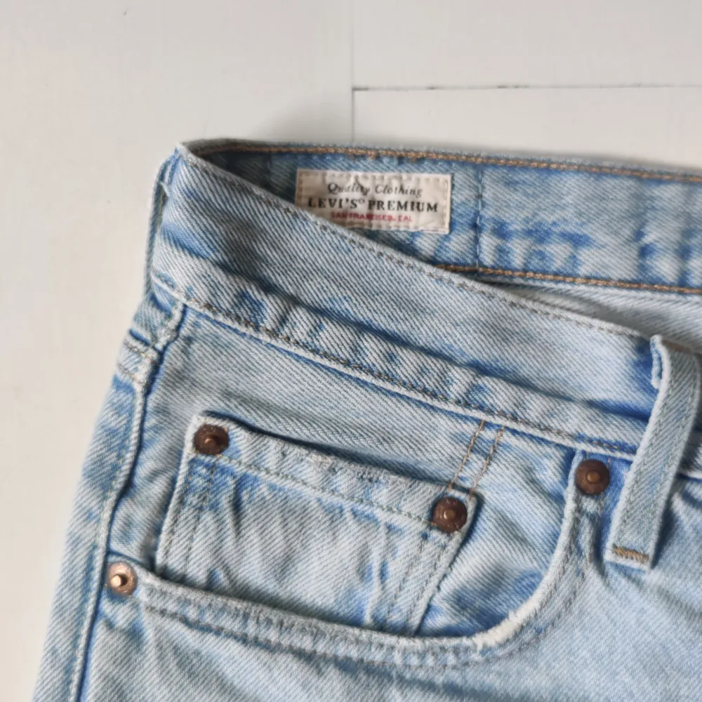 Levis jeans i bra skick. Vuxit ur dem själv. W26 L32. Jeans & Byxor.