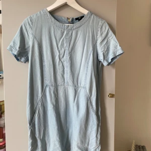 Så cool jeansklänning🩵 - Jättesnygg jeans klänning från hm som är knappast använd🫶🏼 