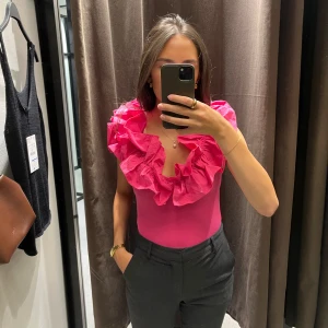 Rosa body zara - En helt ny rosa body från Zara med prislappen kvar