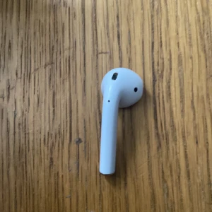 Höger airpod  - Använd ej 