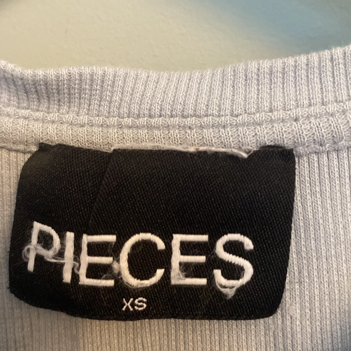 Blå topp me puffig ärm - 90