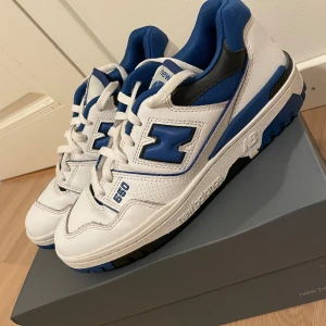 New Balance 550 - Säljer dessa NB 550’s i fint skick | Det är storlek 41 1/2 och är perfekta inför höst och tidig vinter | Inga skavanker, nyskick 🔥| Nypris: 1300kr 