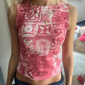 Rosa/röd topp - Så cool och snygg topp med skit snyggt mönster och passform💕😍