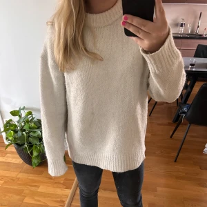 Stickad tröja  - bra skick