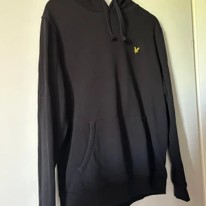 Lyle & scott M i mycket fint skick - Mycket fint skick. Hoodie från Lyle & scott Stl M