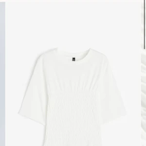 Topp från HM - Säljer denna super fina populära toppen från hm❤️säljer för att jag har andra toppar som jag använder mer❤️