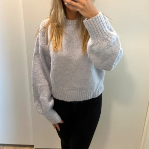 Stickad tröja - Ljusblå stickad tröja från h&m