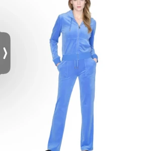 Juciy couture  - Juciy couture set i en jättefin blå färg! Mycket bra skick skriv vid fler frågor❤️pris går att diskutera