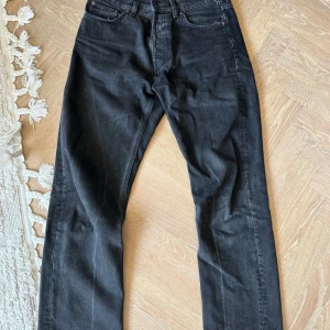 Weekday space jeans - Snygga raka jeans från weekday i en unik tvätt! Storlek 29/32. Bra använt skick.