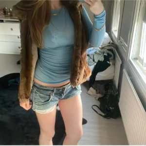 Blå Intimissmi Tröja - Ljusblå intimissmi "Boat neck" tröja som köptes i sommras. Inte kommit till anändning mer än en gảng.