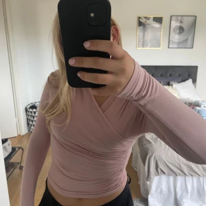 Topp från hm  - Jättefin topp från hm som tyvärr inte kommer till användning 