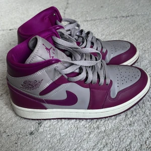 Nike Jordans - Jättefina Nike Air Jordan💜💕Jättebra skick!! Denna färg säljs inte online☺️