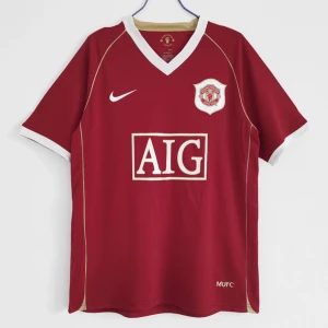 Fotbollströja - Man united 06/07 hemma ställ, otroligt snygg och retro, finns i alla storlekar. Om du är ute efter en specifik tröja checka in våran instagram och ta era frågor via DM👍🏻