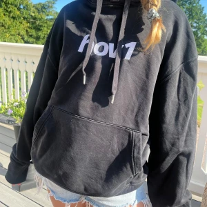 Hov1 hoodie - En hov1 hoodie i storlek S, men oversized!!💕