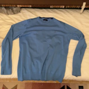 Babyblå gant tröja - Tja säljer nu min feta gant tröja som är stickad o perfekt för sommarn samt hösten. priset är inte hugget i sten och skriv gärna vid frågor eller annat