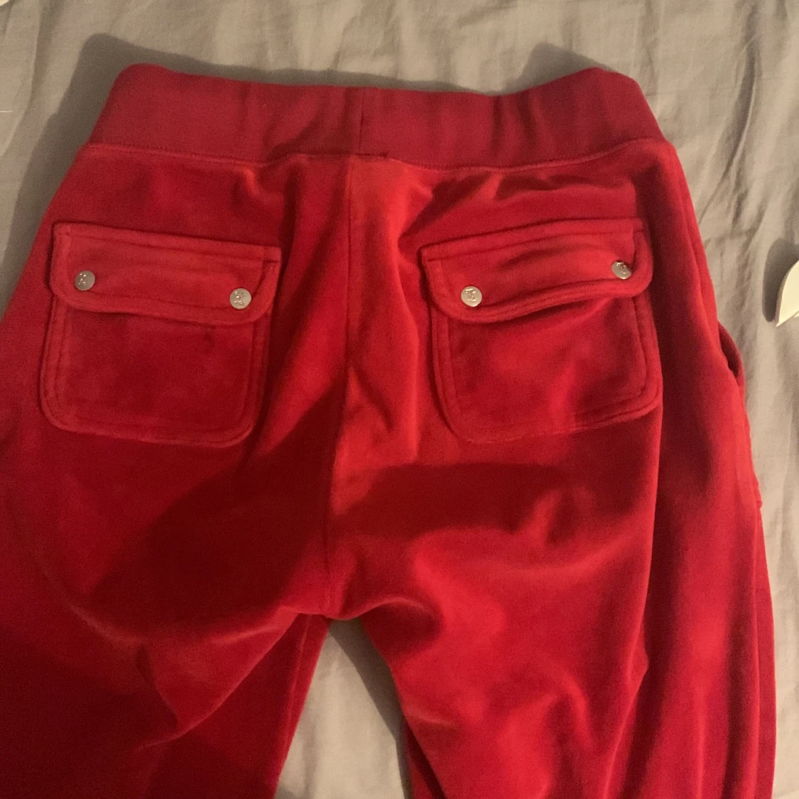 Röda Juicy byxor  - 90