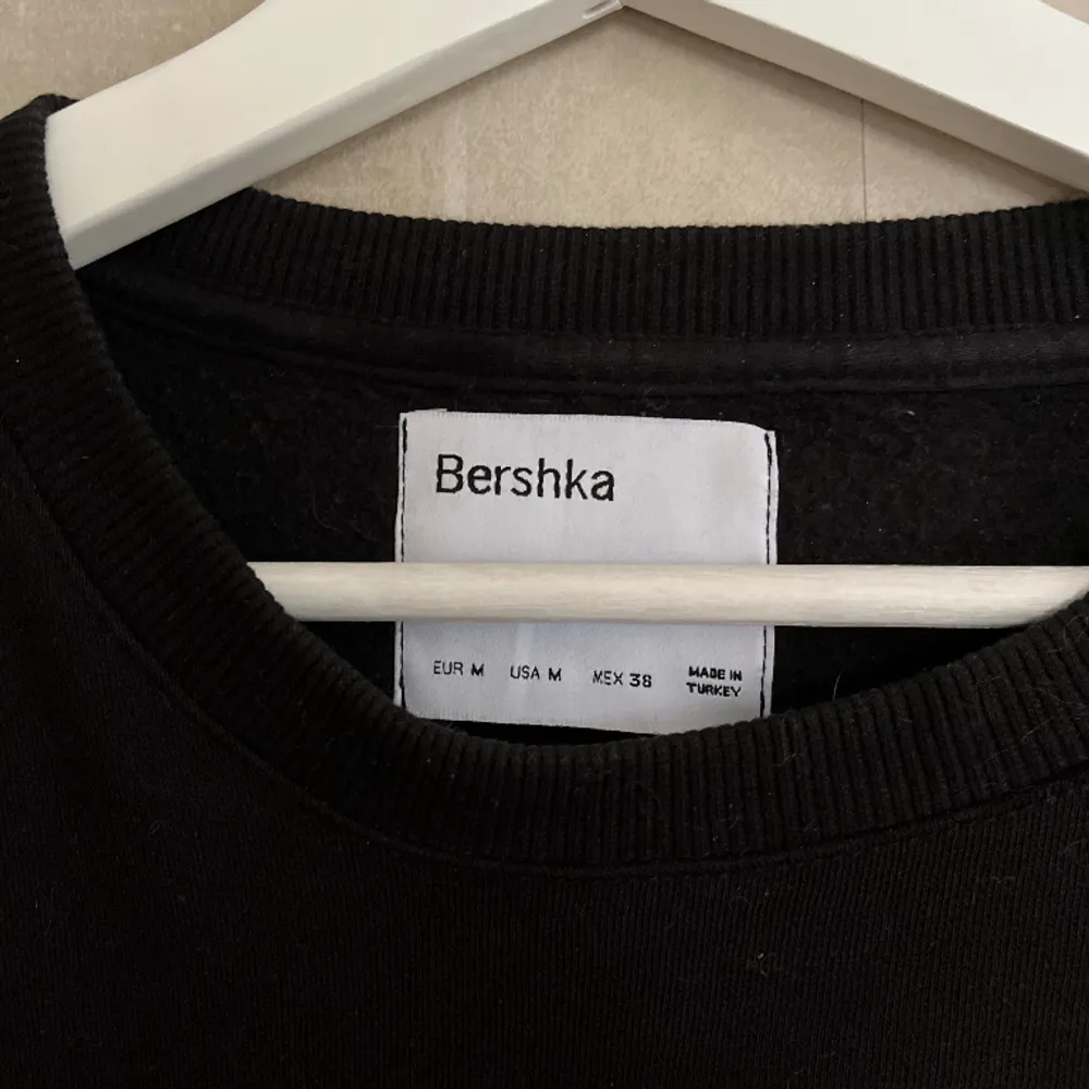 Bershka sweatshirt i bra skick.  Storlek medium. Hoodies.