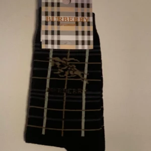 Burberry strumpor I bomull och stl 40-43 - Nya burberry strumpor i 100% bomull. Stl 40-43