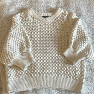 Tröja Lindex - Säljer denna superfina tröja i nyskick från Lindex💓 Är slutsåld på hemsidan, den är i stl M men passar mig som vanligtvis har xs/s