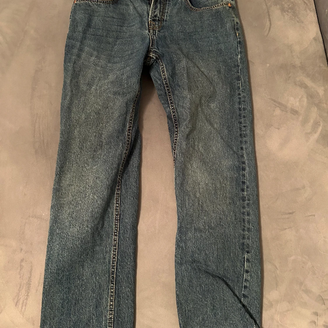 Mörkblå jeans 
